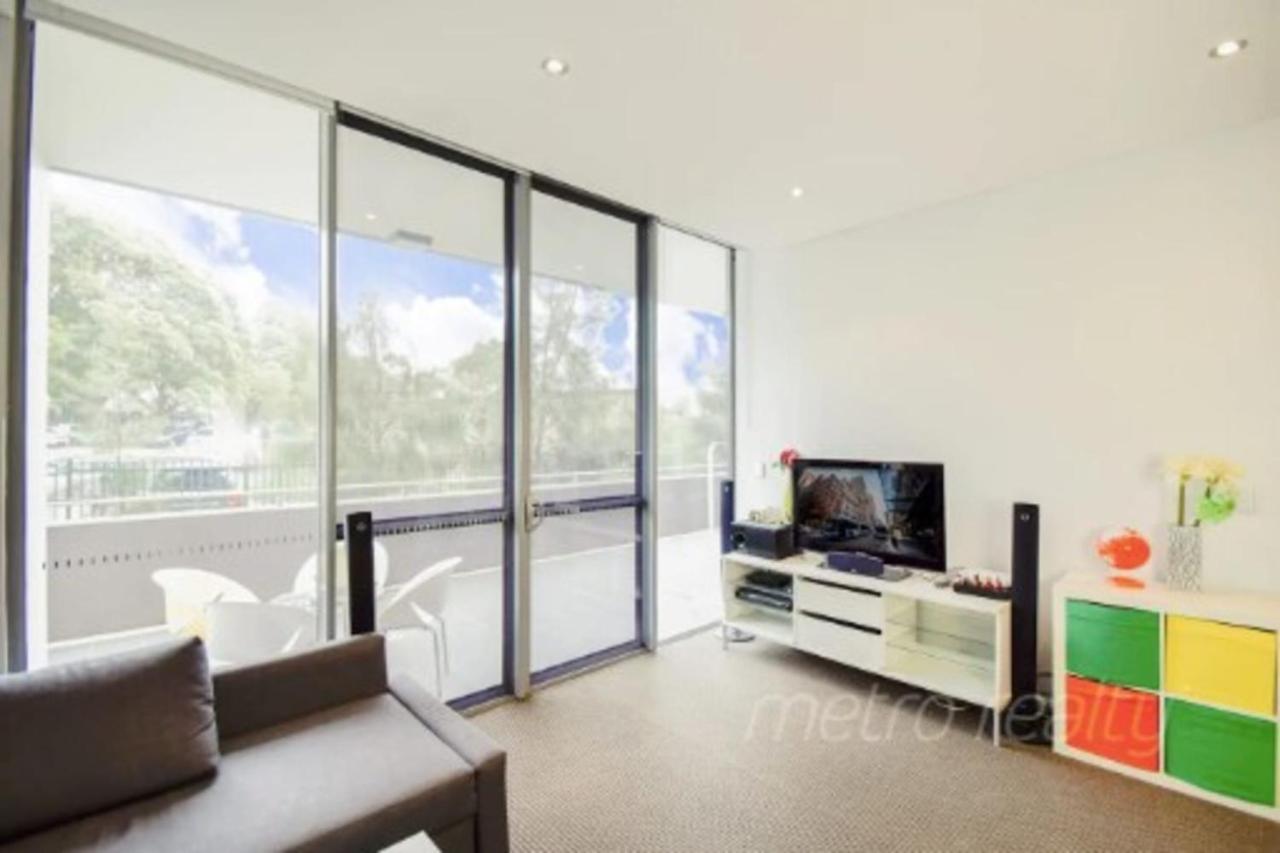 Sun-Drenched 3 Bedroom Apartment In Turrella Mascot Exterior foto