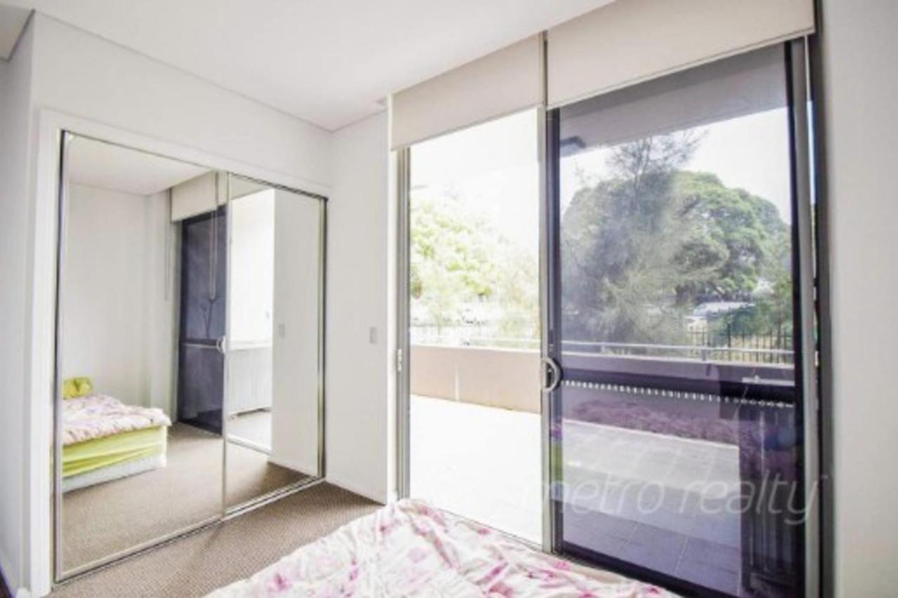 Sun-Drenched 3 Bedroom Apartment In Turrella Mascot Exterior foto